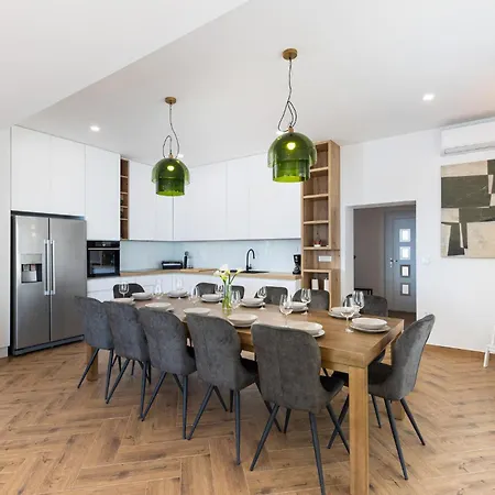 Stunning In * Celina