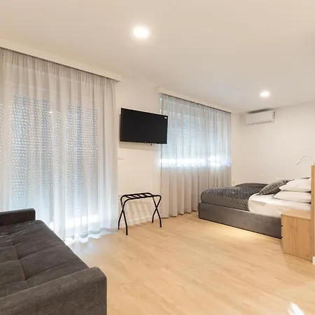 Stunning In Vikendica Celina